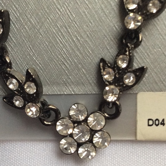 *NWT* Metaphor Necklace & Earrings Set - Picture 2 of 4